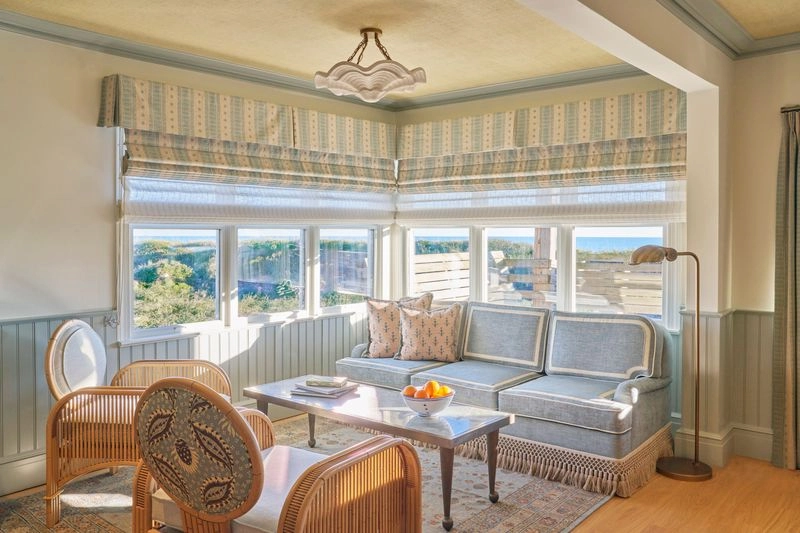 Small old-style living room in the Sanderling Hotel, with classic decor and sea view.